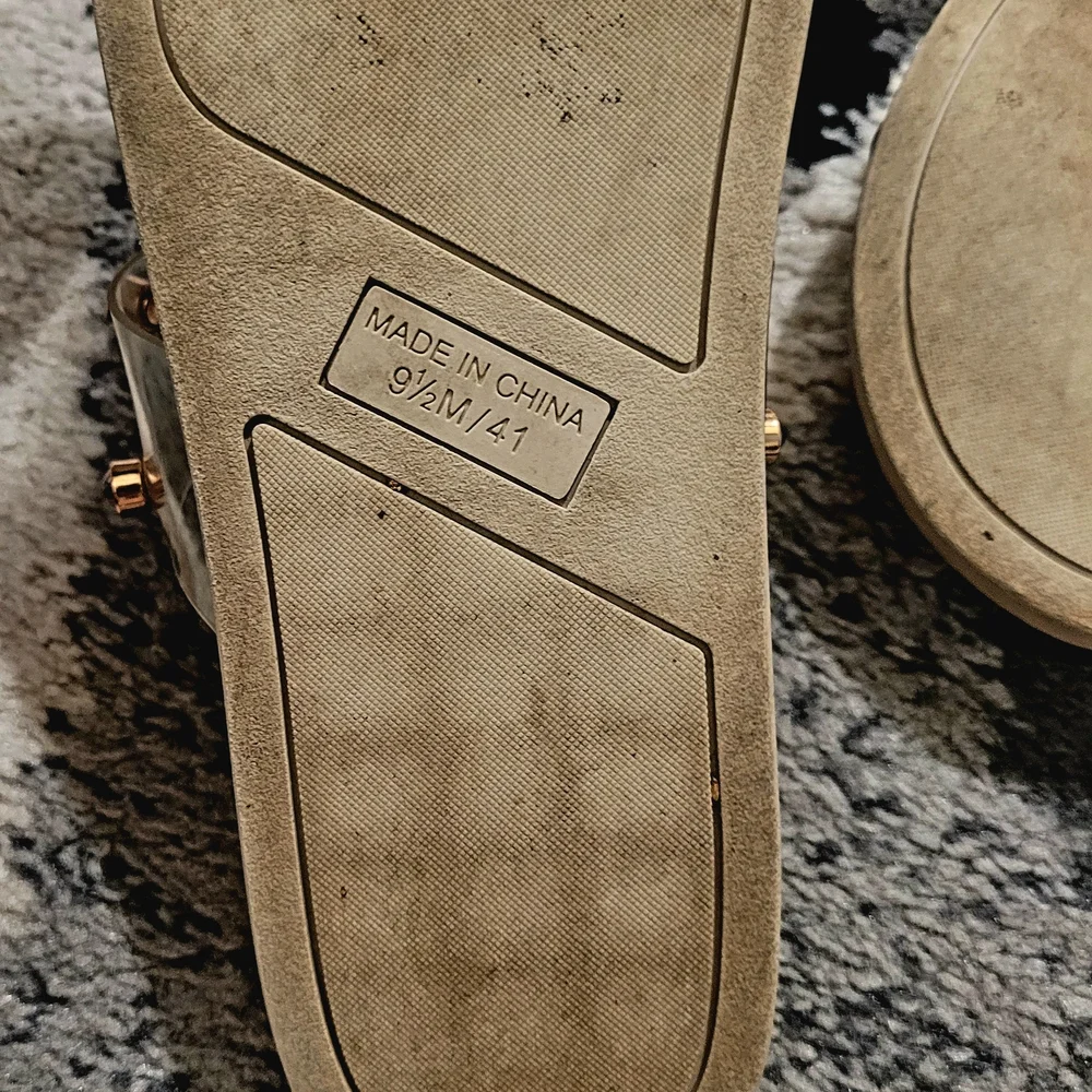 Vince Camuto Women's Partha Clear Jeweled Slide Sandals Size 9.5 - Picture 2 of 7